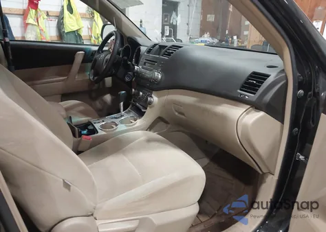 2010 Toyota Highlander Base V6 z USA, uszkodzony, nr VIN 5TDBK3EH1AS001773